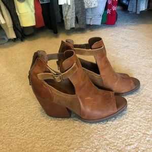 Kork Peep Toe Bootie